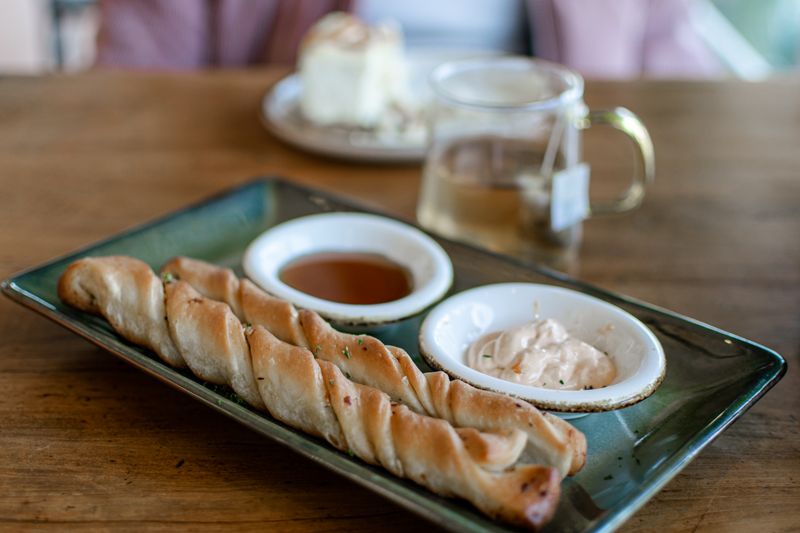 Garlic breadsticks with marinara dipping sauce
